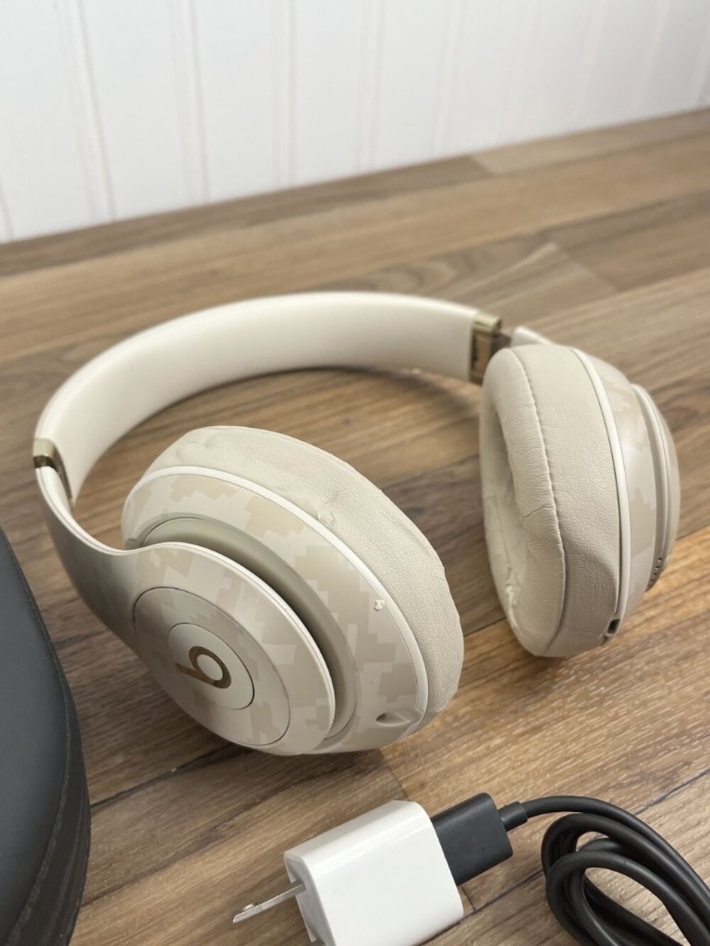 Beats Studio3 Wireless – Camo Edition With Charger + Case - Picture 7 of 11